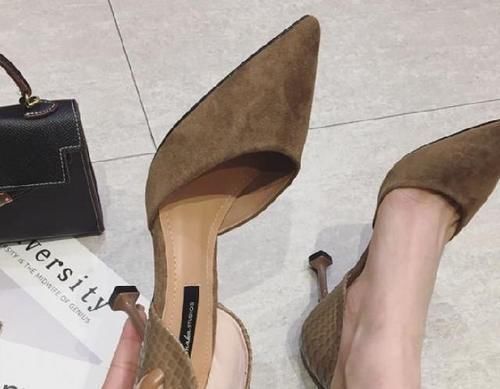 一字扣|越是漂亮女人越爱穿细高跟鞋, 如此大步流星的走, 厉害了!