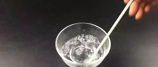 运动鞋千万别用清水洗，教您一招，鞋子干净不变形，省时又省力