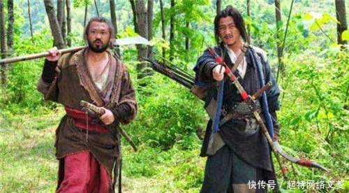 强盗|强盗上门打劫,富豪却主动带路,众人不解,富豪笑道:他们走不远