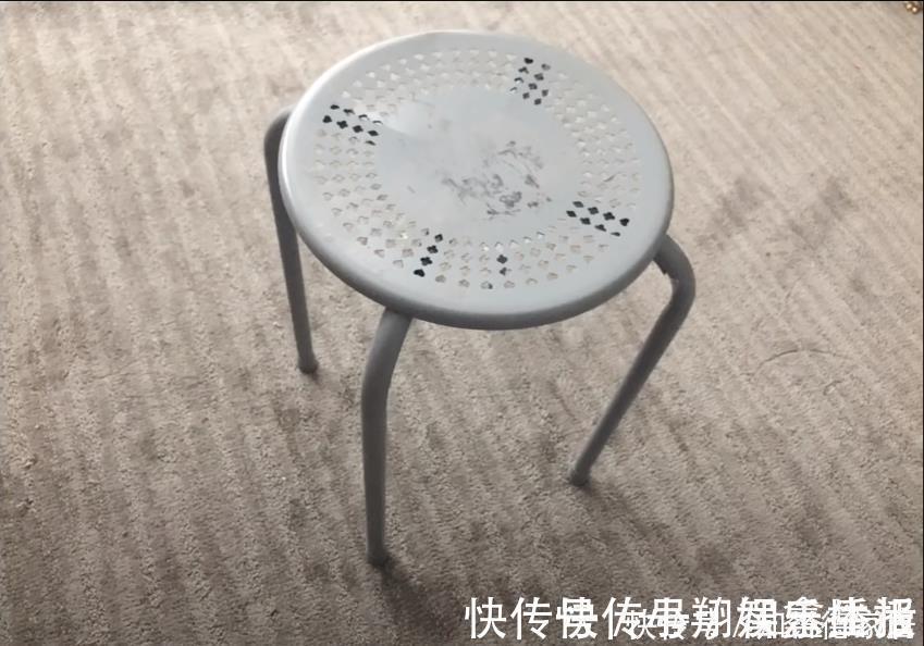 泡沫|扔掉的旧铁凳子捡回来吧，用海绵包一圈，放家里坐着舒适还能收纳