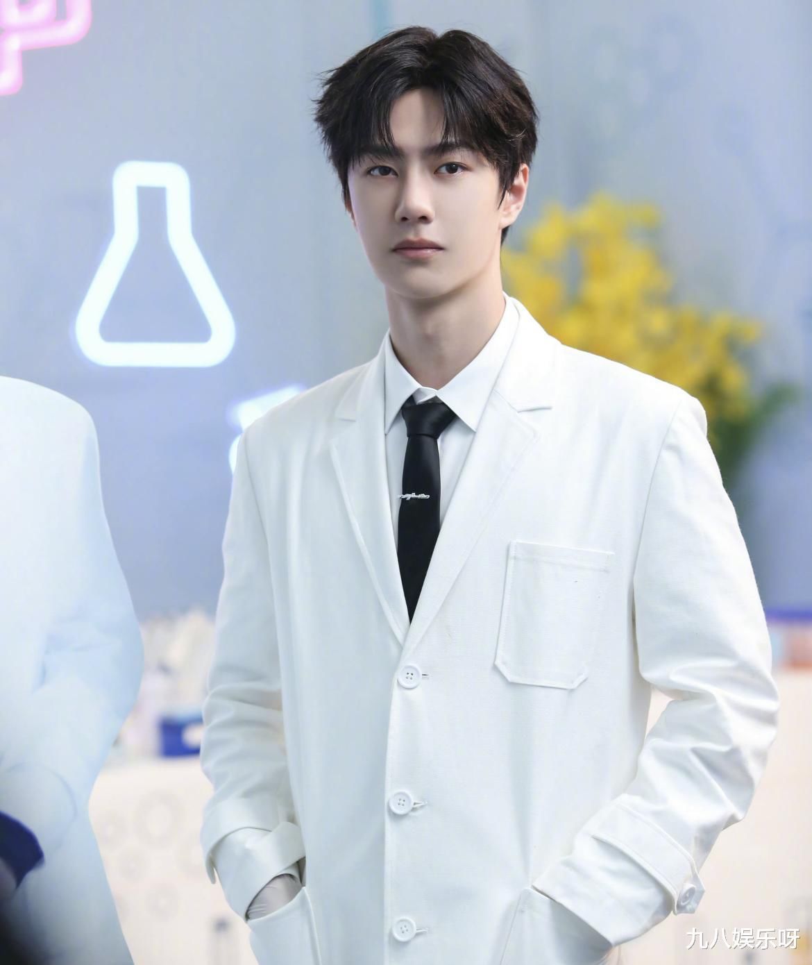 王一博回归《天天向上》，节目组放出照片，却被粉丝误会了