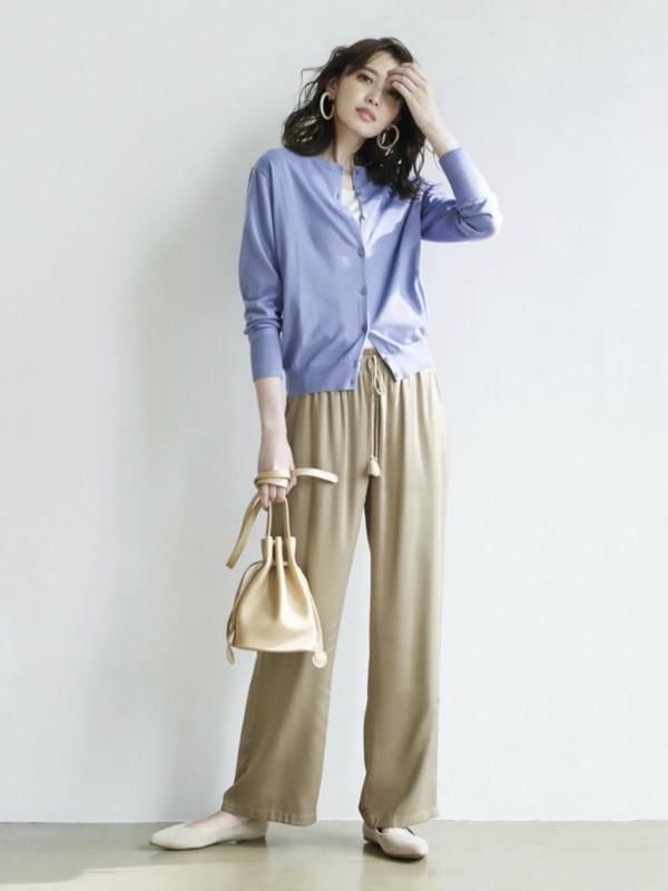 蓝色系才是早春流行色，时尚博主的“气质蓝”穿搭，令人眼前一亮
