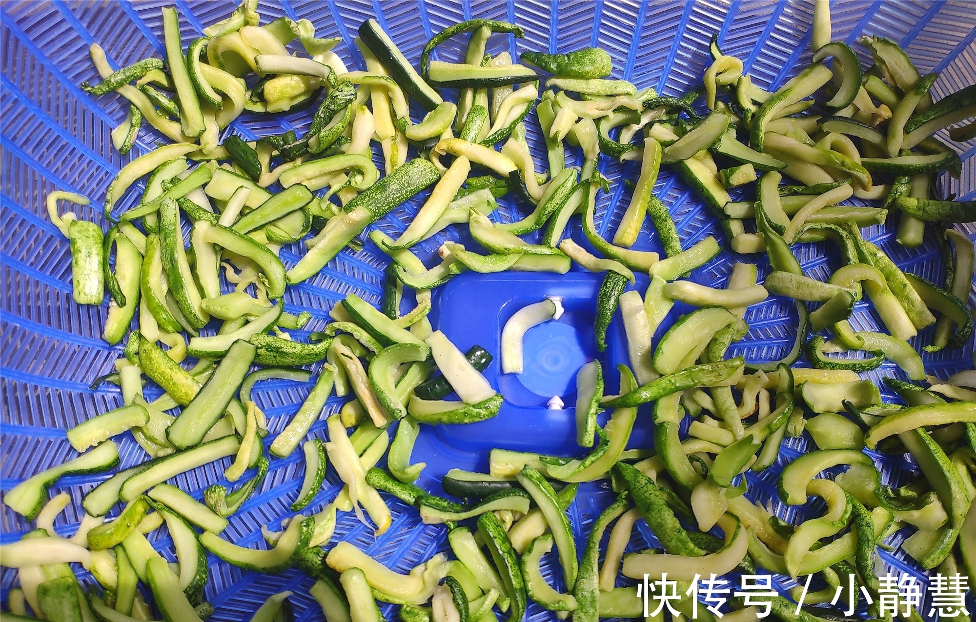 爽脆|奶奶用了30多年的腌黄瓜配方,一次腌20斤,嘎嘣脆,咸香特好吃