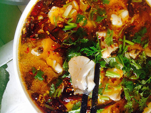 做酸菜鱼时，只要多加这一步，不仅鱼片不散不碎，还鲜香嫩滑