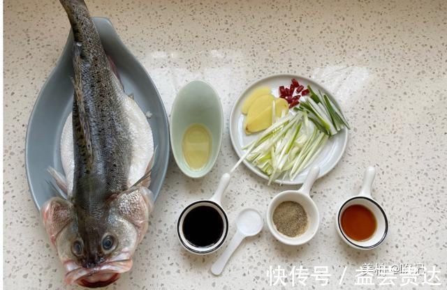 清蒸|年夜饭不能少了吃鱼，清蒸是对鱼的最大尊重，轻松学会