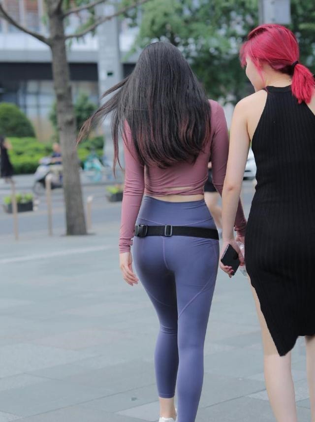 穿搭 时尚女生的健美裤搭配鉴赏,利落个性,活力满满!
