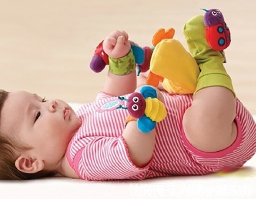 发育|婴儿蹬腿你还在傻傻看,把握好这两点,促进孩子更好的发育