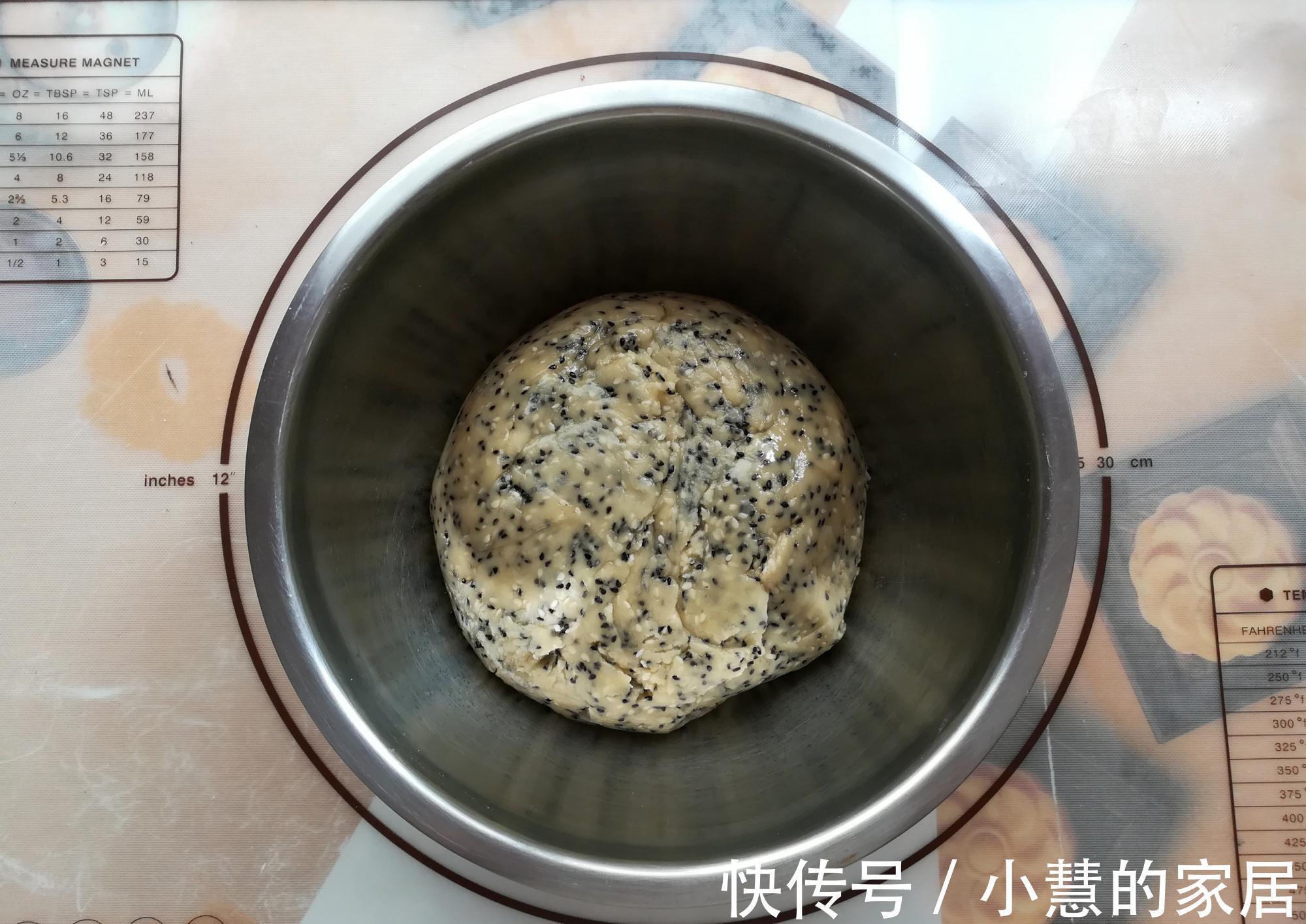 芝麻桃酥饼干|这饼干用玉米油就能做,无需打发,咬一口香酥掉渣,比月饼受欢迎