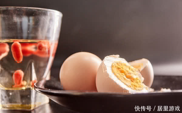 40岁以后,每天坚持吃1个鸡蛋,对身体有何好处?