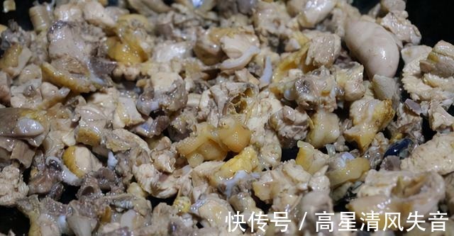 板栗营养丰富,和鸡肉搭配,鲜美又下饭!