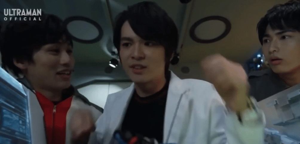 特利迦|特利迦奥特曼第7集:圣彰人又制造了一个奥特曼变身器,令人深思