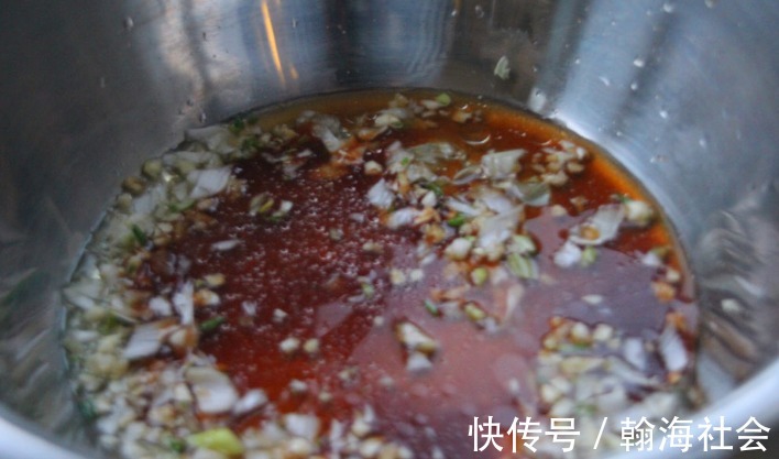 色泽|鲜嫩好吃的红焖大虾，色泽亮丽，鲜嫩微甜，大人小孩都爱吃