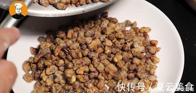 炒糖色是用水还是用油，很多人都搞错了，难怪炒出来又苦又发黑！