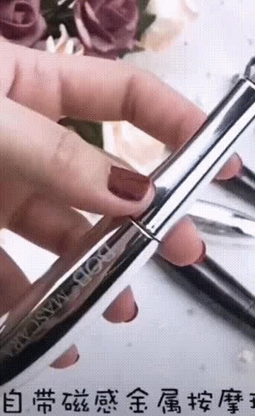 妆感|吉娜真是放开了!大方卸掉假睫毛,看到素颜真容,难怪妆感那么重