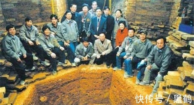 西关砖塔@雷峰塔坍塌后,地宫里面发现大量女性饰品,难道史上真有白素贞?