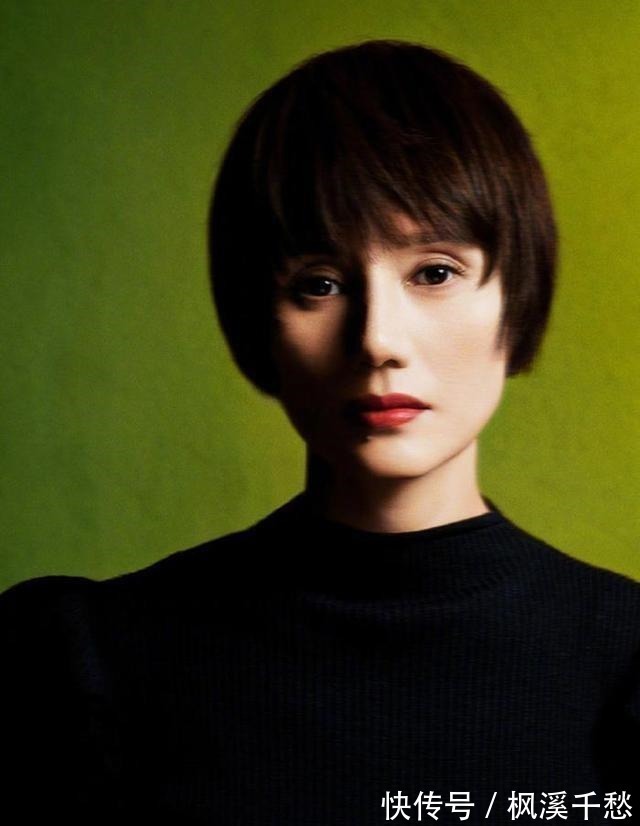 小姐姐 奔五女人快放弃“黑长直”吧!这4款发型更适合你,减龄还显气质!