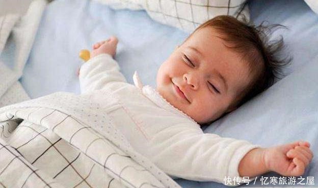 右脑|宝宝睡觉时有这3个举动,说明右脑发育好,将来多半有出息