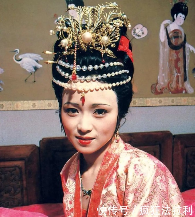 棺木|秦可卿盛大的葬礼,给贾府埋下三宗罪,宗宗足够抄家