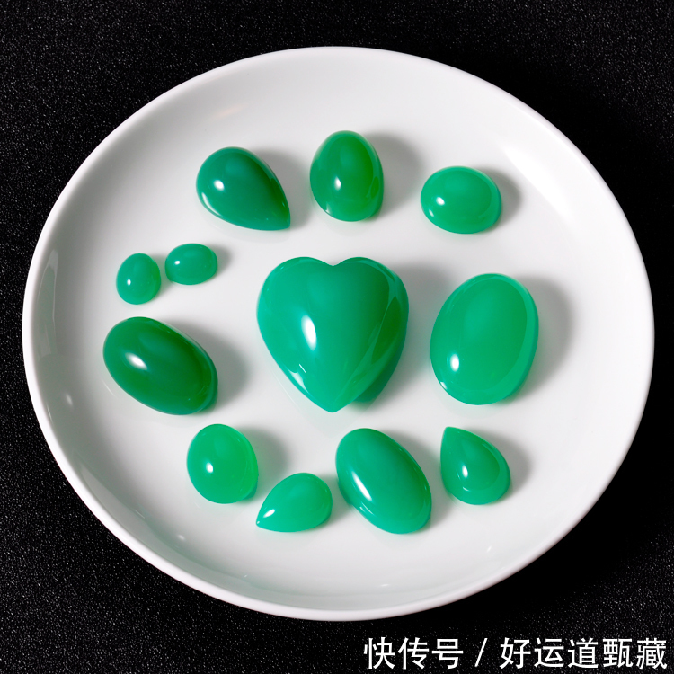 晶莹剔透|澳洲玉色如翡翠,但价值不如翡翠,晶莹剔透,绿色鲜艳均匀