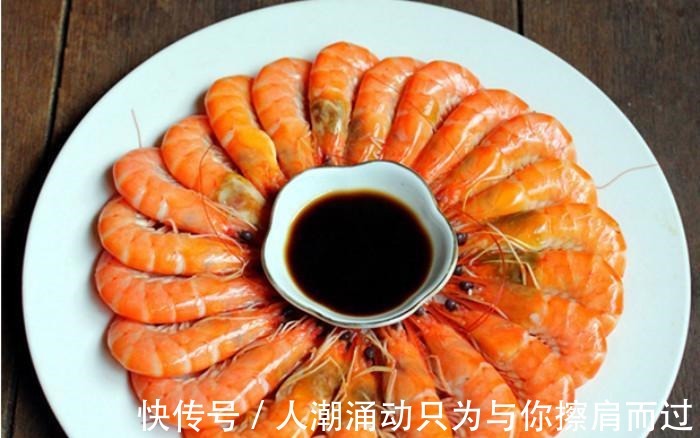 热水|水煮基围虾一煮肉就柴原来是加错了“水”，难怪腥味浓不鲜嫩！