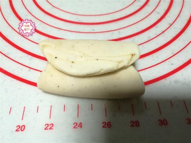 油皮|薄薄的皮儿脆脆的壳儿,一捏就碎一碰就掉渣,这个烧饼真香