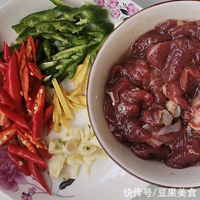 好吃|第一次尝试小炒黄牛肉，没想到这么好吃