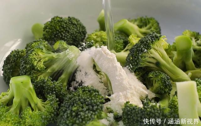 西兰花|早餐别买着吃了，教你在家做蔬菜饼，不加面粉不加油，筋道好吃