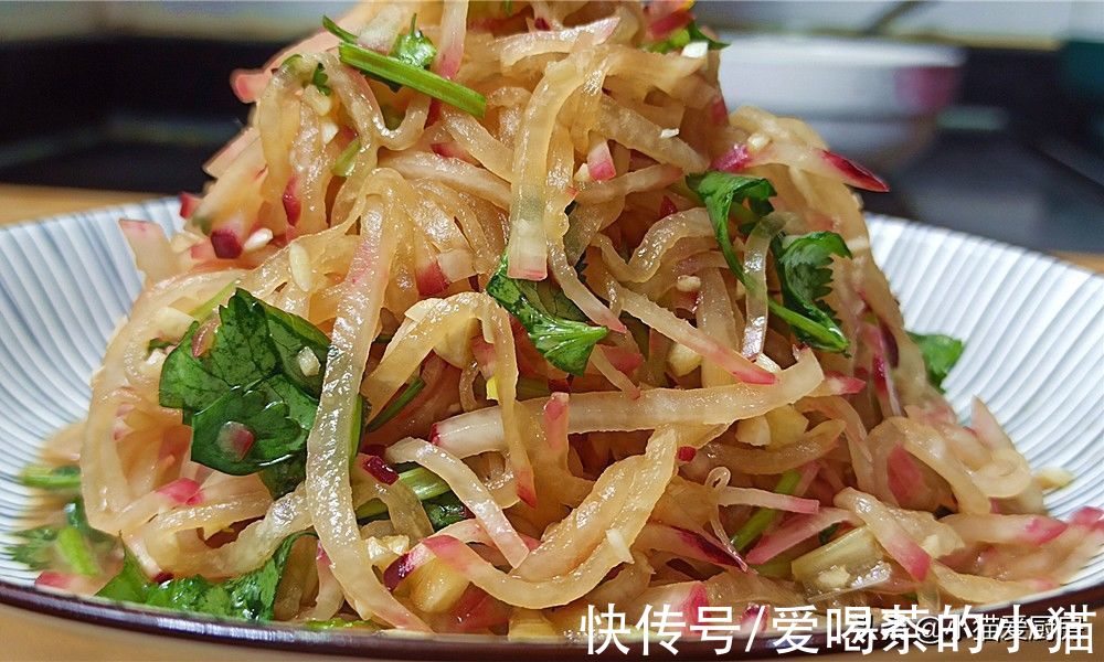 凉拌萝卜丝，很多人第一步就做错了，教你正确做法，清脆爽口好吃