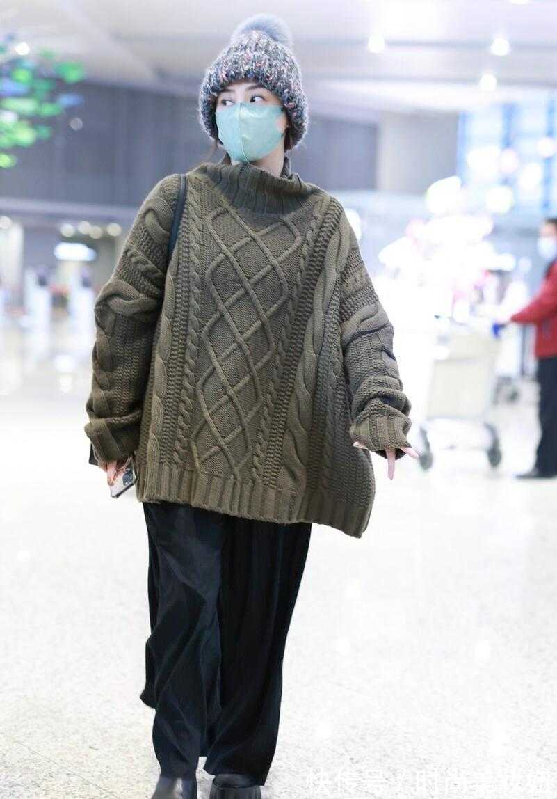 阔腿裤 真替阿娇捏把汗!宽松毛衣配阔腿裤走机场,穿成1米5小个子