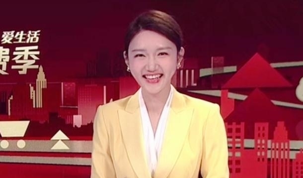 播报 央视主持人龙洋播报新闻效果一般,“整容脸”明显,观众不认可