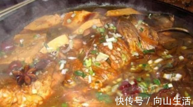 鱼头汤|在家做炖鱼,一定要记好,这两种调料别放,放了炖的汤又腥又难喝