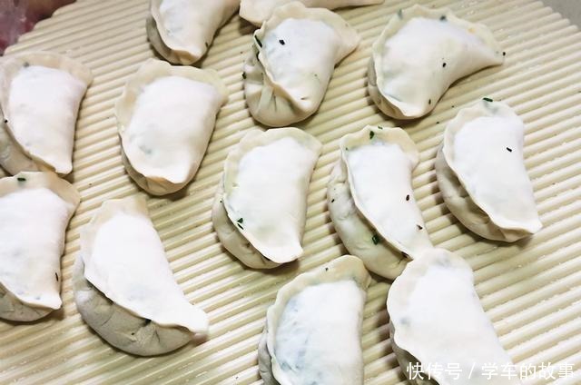 早餐在家吃实惠,一锅煎包只花5块钱,全家人吃得饱饱的,真香!