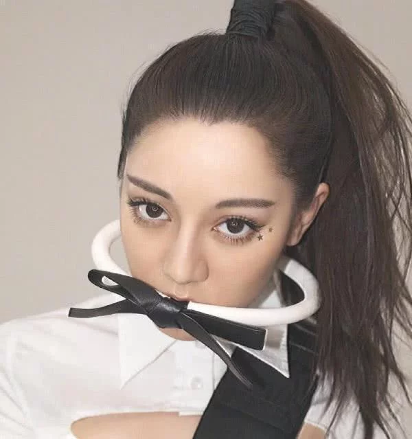 玉蝴蝶·迪丽热巴美一家