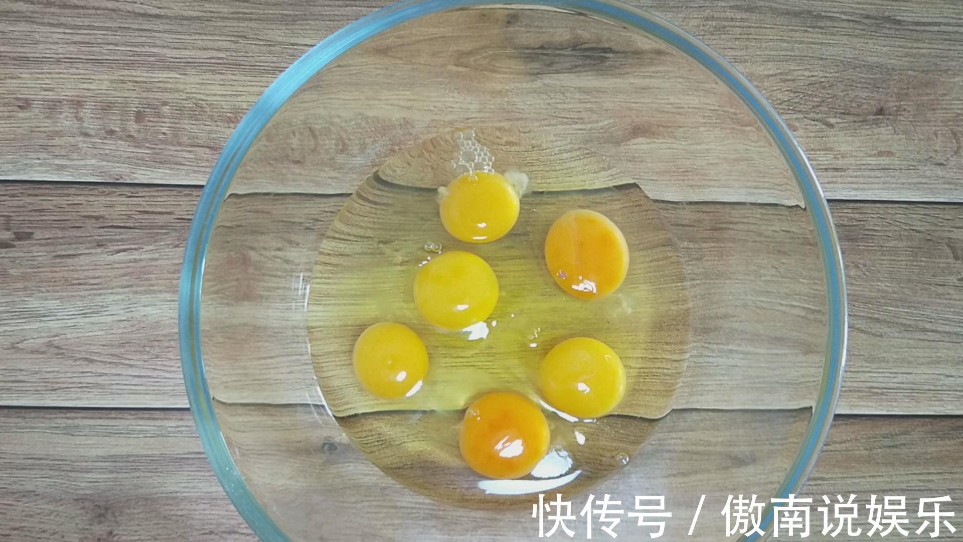 教你电饭锅做蛋糕,一搅一拌,柔软香甜,不塌不缩,一个都不够吃