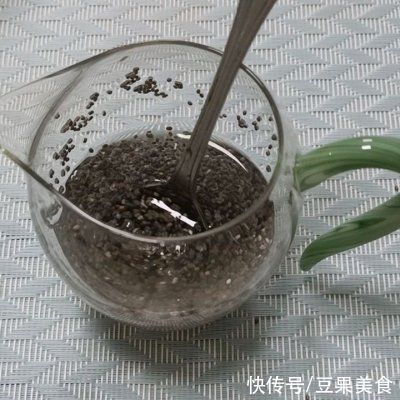 奇亚籽|#一周减脂不重样#奇亚籽麦片隔夜杯，好吃不胖
