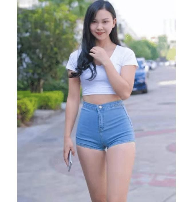 喜欢|打台球的小姐姐,搭配紧身短裤,是你喜欢的类型么