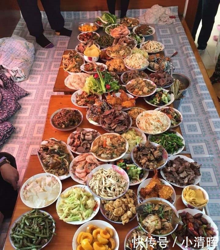 年夜饭|看看北方的年夜饭,再看看南方的年夜饭,网友:差距一目了然!