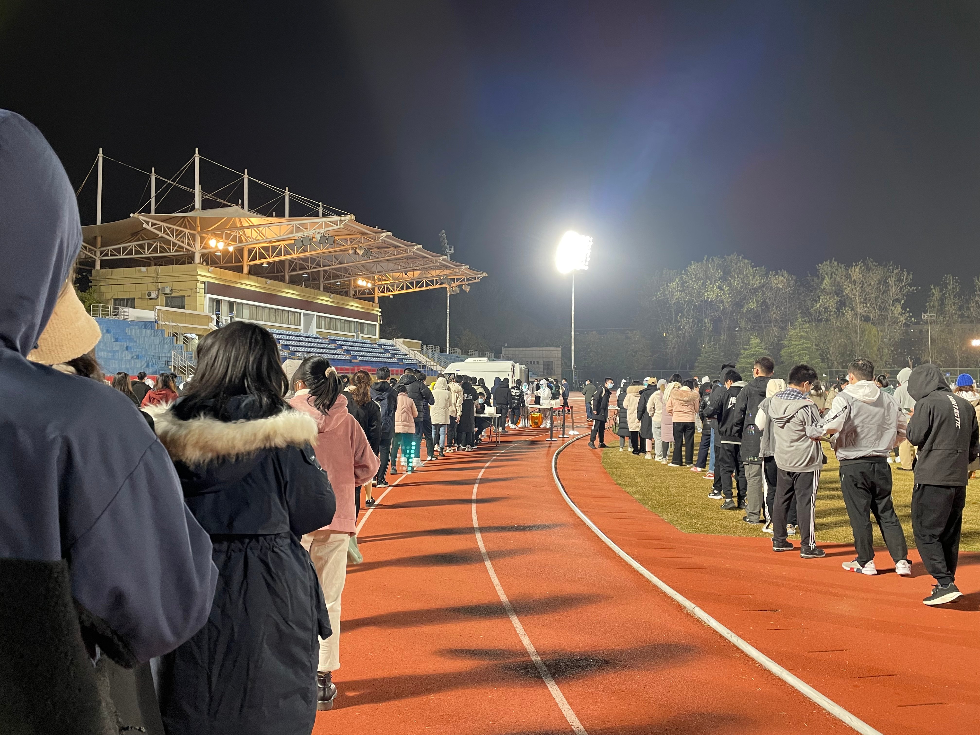 艺博馆|浙大学生讲述“封校”后24小时：井然有序，还有远方的祝福