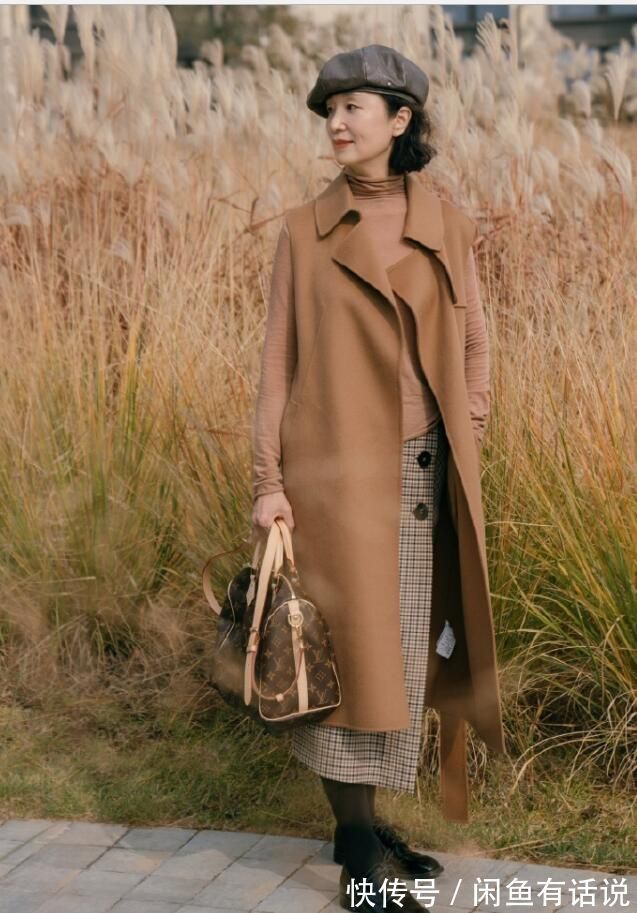 直筒裤 五六十岁女人别穿得太老土,学三木妈妈的“显贵”穿搭,超显气质