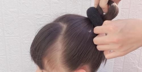 小女孩长发这样扎丸子头太好看了,灯笼丸子头