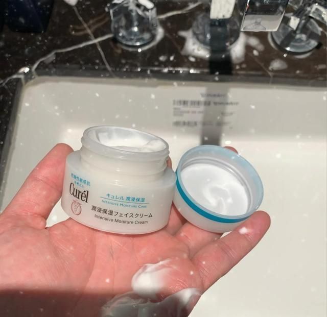 抗衰老|适合40岁女人的夏季面霜:兰蔻塑颜霜抗老清爽,欧莱雅滋润度高!