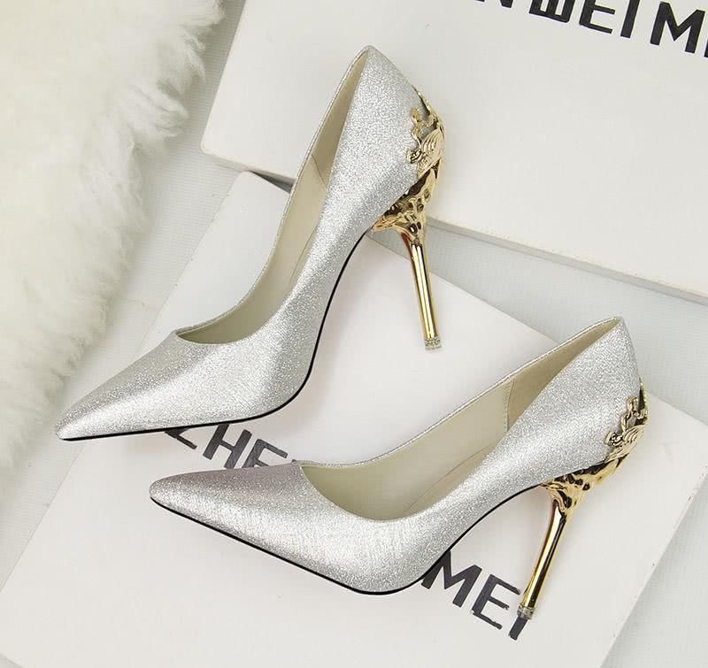 惊艳的红色尖头高跟鞋, 作为婚鞋很不错! 唯美动人