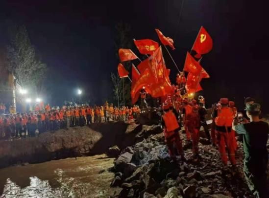 抢修|险情不消，我们不退！风雨中那些与时间赛跑的应急人