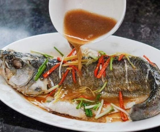 清蒸鱼,放盐腌或者直接蒸都不对,教你正确做法,鲜嫩入味无腥味