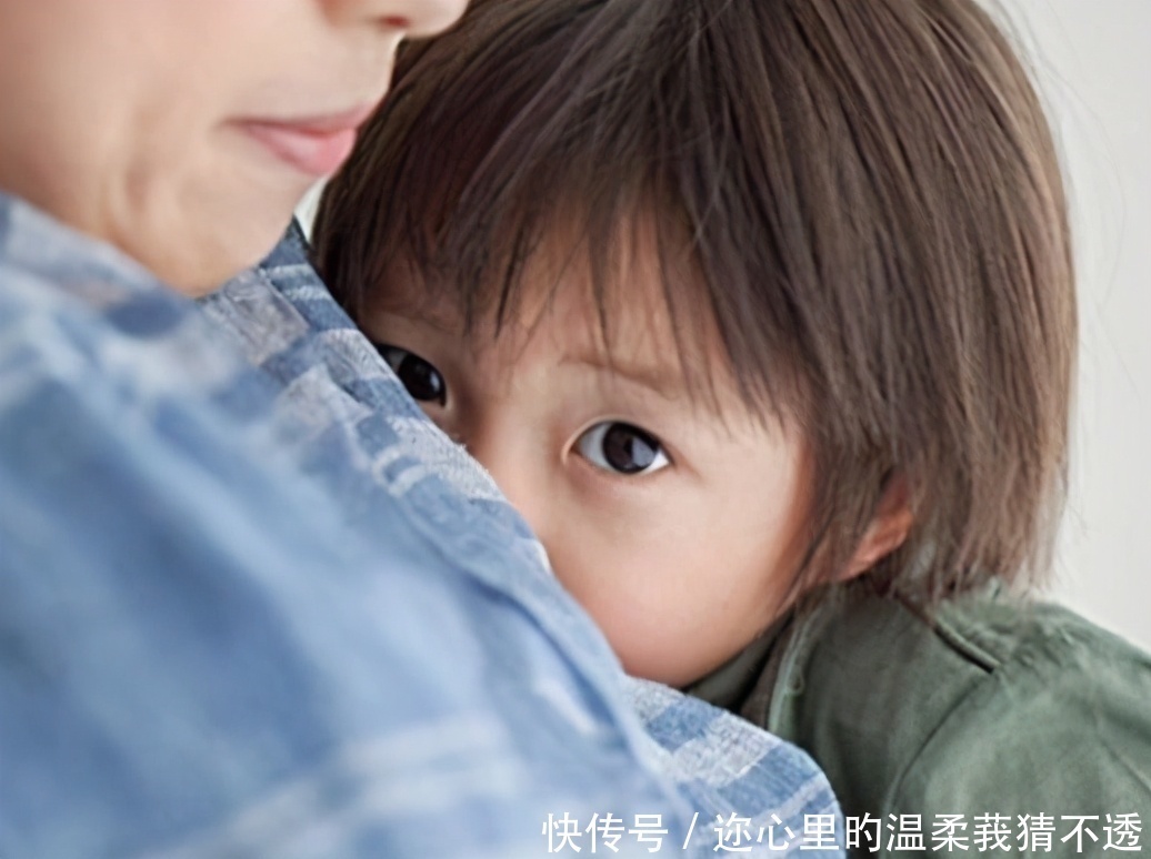 7岁男童积食不长个,提醒各位家长3类“毒晚餐”别再喂孩子