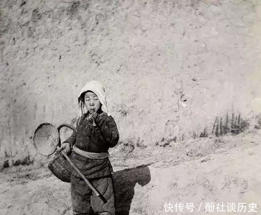 青铜器|一锄头挖出“稀世瑰宝”,刻有500字铭文,却差点被日本鬼子抢走