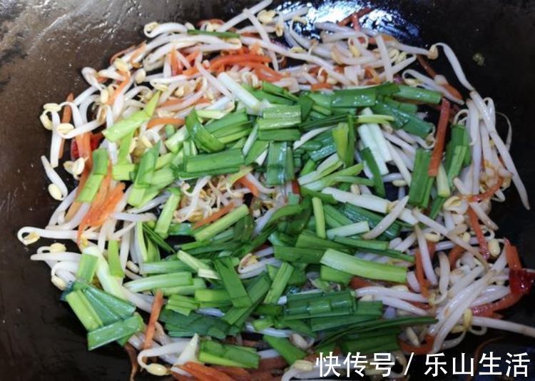此物|韭菜和此物一起炒,每天炒一盘,改善视力,排出毒素,越吃越瘦