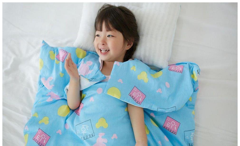 睡姿|孩子睡觉用这两种睡姿,宝妈该反思了,孩子的缺爱问题有点严重