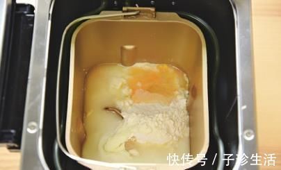 一碗面粉,一包牛奶,掌握这个配方,这款面包的造型也比较简单