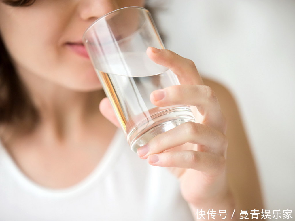 饮水|多喝水不如会喝水,“4个时间”是喝水的黄金时段,坚持做会健康